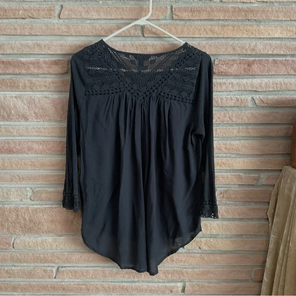 Lucky Brand Crochet Accent 3/4 Sleeve Boho Top Black Medium - Picture 6 of 7